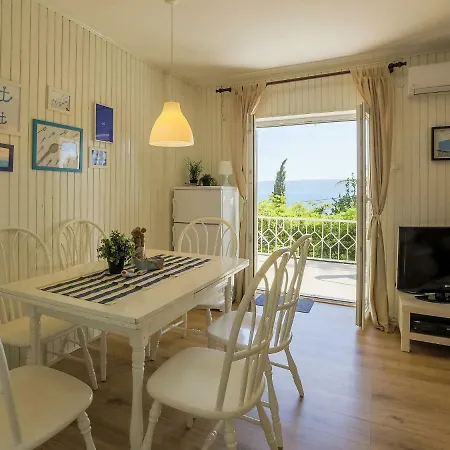 Car Apartment Novi Vinodolski